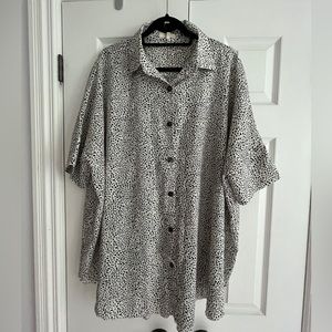 Easel Oversized Short Sleeve Blouse